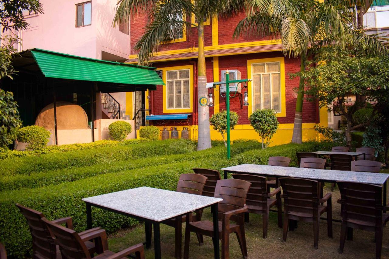 Mvt Guesthouse & Restaurant Rishīkesh Exterior foto